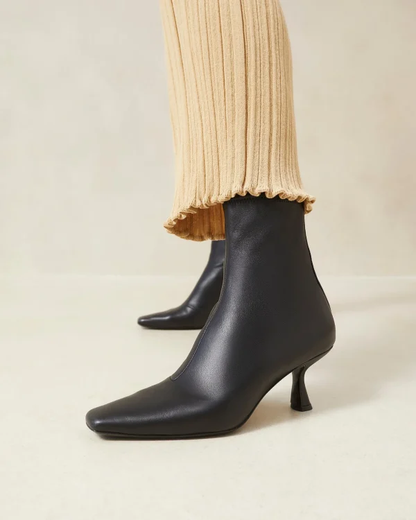 Outlet Thandy Black Curved Heel Bootie Boots