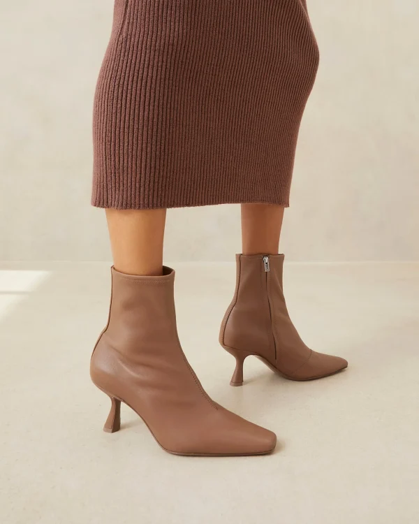 Outlet Thandy Black Curved Heel Bootie Boots